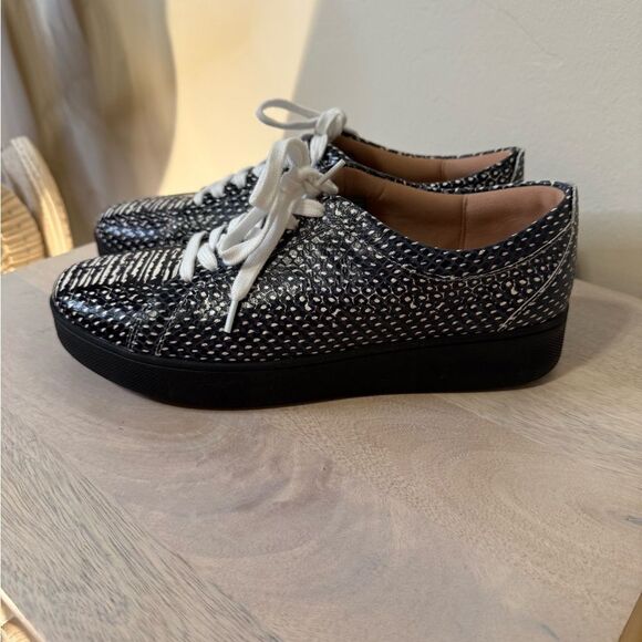 FitFlop Womens Rally Sneaker Size 7 1/2 Black White - Picture 3 of 8